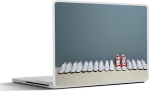 MuchoWow® Laptop Aufkleber Sticker Cover Rote Schuhe unter weißen Schuhen 36.5x27.5 cm - Laptop-Sticker
