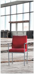 Wallario selbstklebende Türtapete 100 x 220 cm - Stille und Leere - ein einsamer roter Stuhl in einer alten Halle - Abwischbar, rückstandsfrei zu entfernen