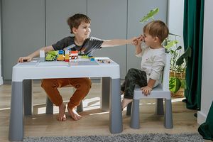 LAPSI® Tisch-Set mit Spieltisch mit Zwei Stühlen, Kompatibles, Multi Aktivitätstisch Set für Kinder, Baustein Tisch Basteltisch für Kinder, Babymodernes Design für Kinder, Grau
