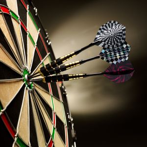 kwmobile 50x Ersatz Dart Flights - Standardform - 5 Stück pro Farbe und Design - Universal Dart Flight Dartfly Set in Mehrfarbig kwmobile 50x Ersatz Dart Flights - Standardform - 5 Stück pro Farbe und Design - Universal Dart Flight Dartfly Set in Mehrfarbig