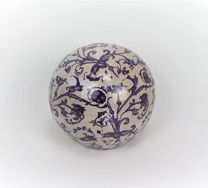 Rosenkugel, Landhaus Gartenkugel Barockmuster, Keramik Kugel, 12 cm