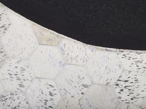 BELIANI Kulatý stříbrný koberec s béžovou hovězí kůží ø 140 cm patchwork šestiúhelníky glamour stylu