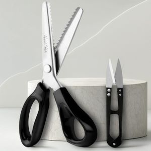 Handi Stitch Zackenschere mit Fadenschneider - Schneiderschere Stoffschere Zickzack 22,86cm Edelstahl Griff Schwarz – Schere Scharf zum Schneiden von Handi Stitch Zackenschere mit Fadenschneider - Schneiderschere Stoffschere Zickzack 22,86cm Edelstahl Griff Schwarz – Schere Scharf zum Schneiden von