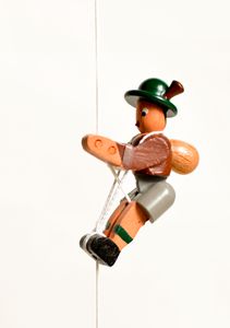 Holzspielzeug Kletterfigur Bergsteiger braun Höhe=6,5 (Kletterseil ca 45 cm)cm NEU