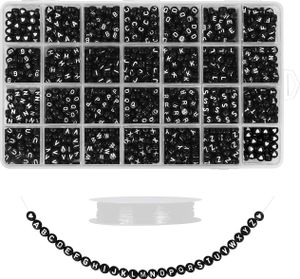HANDI STITCH (1620Stk Buchstabenperlen Schwarz Plastik Perlen Buchstaben A-Z Alphabet Perlen & Box- 7mm Runde Perlen Weiße Buchstaben 10m Faden -