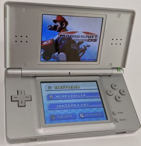 Kapesní herní konzole Nintendo DS Lite NDSL - Stav: dobrý č. 3 stříbrná