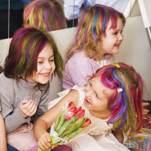 Navaris Kinder Haarkreide Haarfarbe für Haare - 8 Haar Farben für Mädchen und Jungen - Kreide Set für Strähnen - wasserlöslich auswaschbar
