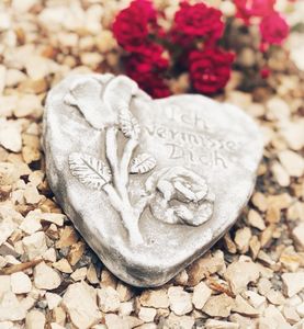 Grabherz Spruch - Ich vermisse Dich - Grabschmuck Dekoherz Steinguss Herz Rose hell