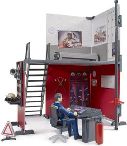 Bruder bworld Feuerwehrstation mit Feuerwehrmann