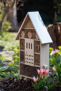 CULT at home Insektenhotel groß XXL stehend - Insektenhaus Gesamthöhe 77 cm - Hummelhaus, Material:Holz, Color:braun CULT at home Insektenhotel groß XXL stehend - Insektenhaus Gesamthöhe 77 cm - Hummelhaus, Material:Holz, Color:braun