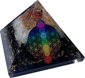 CHONIT Orgonit Pyramide, Chakra-Mix schwarz mit Symbol Blume des Lebens, EMF-Schutz gegen Strahlung, klein mit Bergkristall als Deko für zu Hause