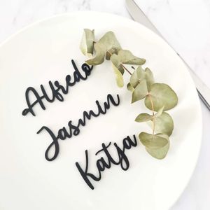 Platzkarten Hochzeit im Industrial Look - Schwarze Tischkarten zur Hochzeit personalisiert aus mattem Acryl - Tischdeko Namensschilder & Gastgeschenk