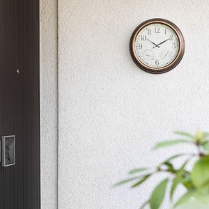 Navaris Outdoor Wanduhr analog - mit Thermometer und Hygrometer Anzeige - 38,1 x 5cm - runde Uhr zum Aufhängen ohne Ticken - Deko Garten Wand Uhr