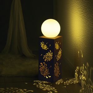 MAXXMEE LED-Dekosäule Bauernrose inkl. Leuchtkugel - 65 cm - Rost-Optik Dekosäule Pflanzen LED Kugel Beleuchtung Metall 3D Garten Bauernrose Deko