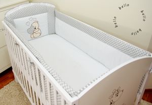 Babybett Nestchen & Bettumrandung WALLES für Bettchen in Größe 70x140 aus 100% Baumwolle bestickt mit einem Teddybär mit Herz Grau