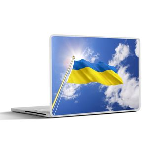 MuchoWow® Laptop Aufkleber Sticker Cover Flagge der Ukraine an einem sonnigen Nachmittag 30x22 cm - Laptop-Sticker