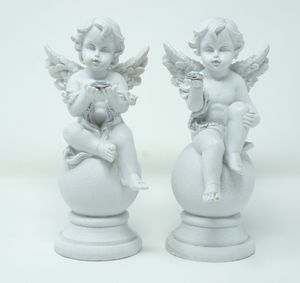 2er Set weißer Engel Figur mit Kristallherz auf Kugel sitzend Deko Weihnachten