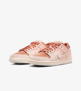 Nike SB Dunk Low Pro "Trocadéro Gardens Crimson Tint Amber Brown" FV5926-200, Velikost: 48,5