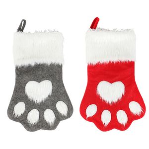 2 rote und graue Hundesocken, Weihnachtsdekoration