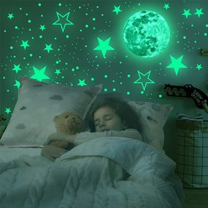 *Alster Herz* leuchtender 3D Sternenhimmel Mond und Sterne Wandsticker Set (435 Stück) selbstklebend, fluoreszierende Wanddeko Aufkleber für Baby, Kinder oder Schlafzimmer