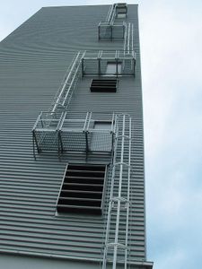 Günzburger Steigtechnik Einzügige Steigleiter mit Rückenschutz (Bau) Stahl verzinkt 6,80m