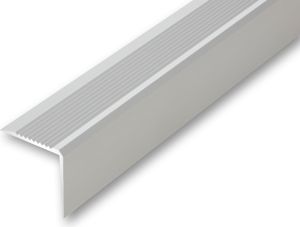 (17,89EUR/m) 53 x 53 x 1180 mm Treppenwinkel silberfarben gebohrt inkl. Montageset Treppenkantenprofil Treppenkante grob gerieft, stabil und rutschhemmend Innenmaß 50 x 50 mm