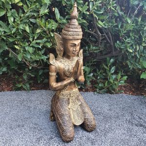 Gartenfigur kniende Buddha Figur Tempelwächter 80 cm Bronze Optik