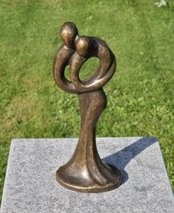 Bronzeskulptur Liebespaar Umarmung abstrakt modern Dekorationsfigur