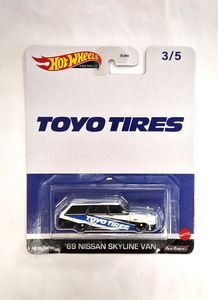 Hot Wheels DLB45-HKD05 Nissan Skyline Van "Toyo Tires" weiss/blau 1969 Pop Culture 2023 3/5 Modellauto