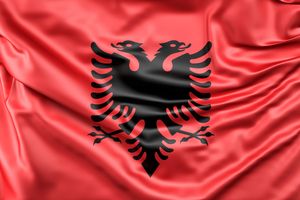 Flagge Albanien mit Ösen - reißfest - 90 x 150 cm