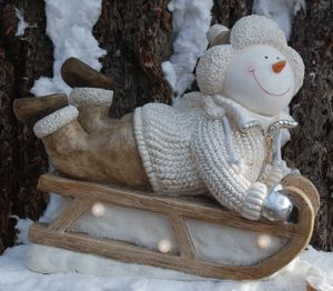 Winter Dekofigur Schneemann auf Schlitten mit LED - Weihnachten Dekoration Figur
