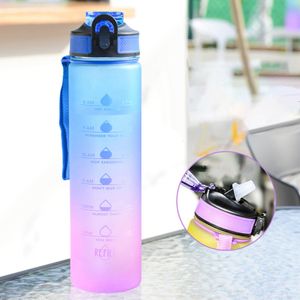 Láhev na pití 1000 ml nepropustná sportovní láhev na vodu s ukazatelem času, matný kelímek na vodu, outdoorové fitness láhve na vodu, barevná gradientní láhev na pití (gradientní modrá)