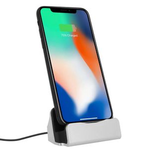 nabíjecí stanice pro iPhone Nabíjení a synchronizace s konektorem Lightning - stříbrná