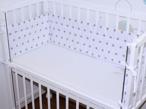 PRIMAWELA Baby Nestchen 170 cm für Beistellbett 40x90 cm Baby Bettumrandung Luftschutz - 16. Sterne auf Weiß