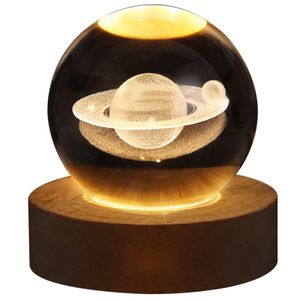 Fortuna Lai 3D Kristallkugel Nachtlicht, USB 3D Saturn Planeten Kristallkugel Nachtlicht, 3D-Lasergravurverfahren LED Ball Lampe,Mit Holzsockel, Nachttischlampe Kristallkugel Dekoratives Licht