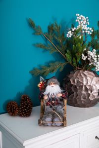 Weihnachtsmann auf Schlitten, festlicher Santa Claus auf Schlitten
