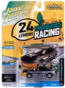 Johnny Lightning JLSF025A-3 Ford Mustang Race Car grau 1990 - 24h of Lemons Maßstab 1:64 Modellauto