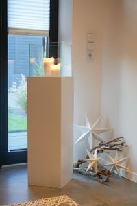 Windlichtsäule Kerzenhalter Windlicht Podest "Candela", Weiß Matt - 25x25x100 cm