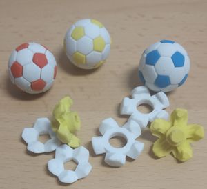 3er Set Radiergummi Puzzle Fußball, verschiedene Farben