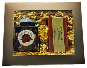 Geschenkset Wildrosen-Seife mit Bio- Rosen-Knospen
