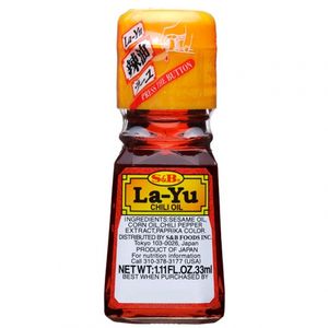 La-Yu Chiliöl, Layu Chili Öl mit Chilipfeffer und Sesam, japanische Lebensmittel