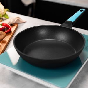 Cecotec Polka Pan Platinum 28 Bucket Thunder. Průměr 28 cm, kovaný hliník, nepřilnavý povrch Teflon Platinum Plus, lze mýt v myčce nádobí a vařit de všechno, neobsahuje .