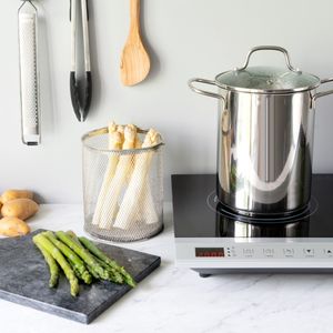 Navaris Spargeltopf Kochtopf Nudeltopf 3,9l - Topf zum Kochen von Spargel oder Spaghetti - aus Edelstahl mit Siebeinsatz - BPA-frei spülmaschinenfest