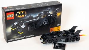 LEGO® DC (40433) 1989 Mini Batmobile™ Limited Edition