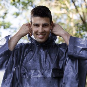 Navaris Regenponcho Fahrradponcho Regencape - Poncho für Fahrrad Regen - Fahrradregencape Cape inkl. Aufbewahrungstasche - uni - wasserdicht Navaris Regenponcho Fahrradponcho Regencape - Poncho für Fahrrad Regen - Fahrradregencape Cape inkl. Aufbewahrungstasche - uni - wasserdicht