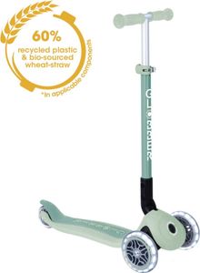 GLOBBER PRIMO FOLDABLE LIGHTS ECO pistáciová, s osvetlenými kolieskami