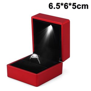 Ringbox aus Samt mit LED-Licht Schmuckdisplay Geschenkbox für Heiratsantr?ge - rot