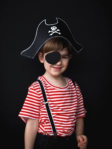 Piratenhut und Augenklappe Papier Kinder 23x18x14cm schwarz weiß