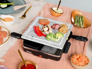 Tristar RA-2745 Raclette Antihaftbeschichtung, Kontrollleuchte, 4 Pfännchen, mit Grillstein Schwarz, Grau (RA-2745)