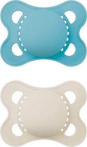 MAM Original Schnuller im 2er-Set, zahnfreundlicher Baby Schnuller aus nachhaltigen &erneuerbaren Materialien, Sauger aus MAM SkinSoft Silikon, mit Schnullerbox, 0-6 Monate, blau/beige